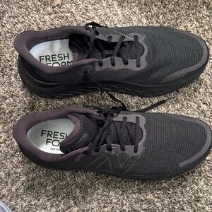 New Balance Men's Black and Gray Athletic Shoes